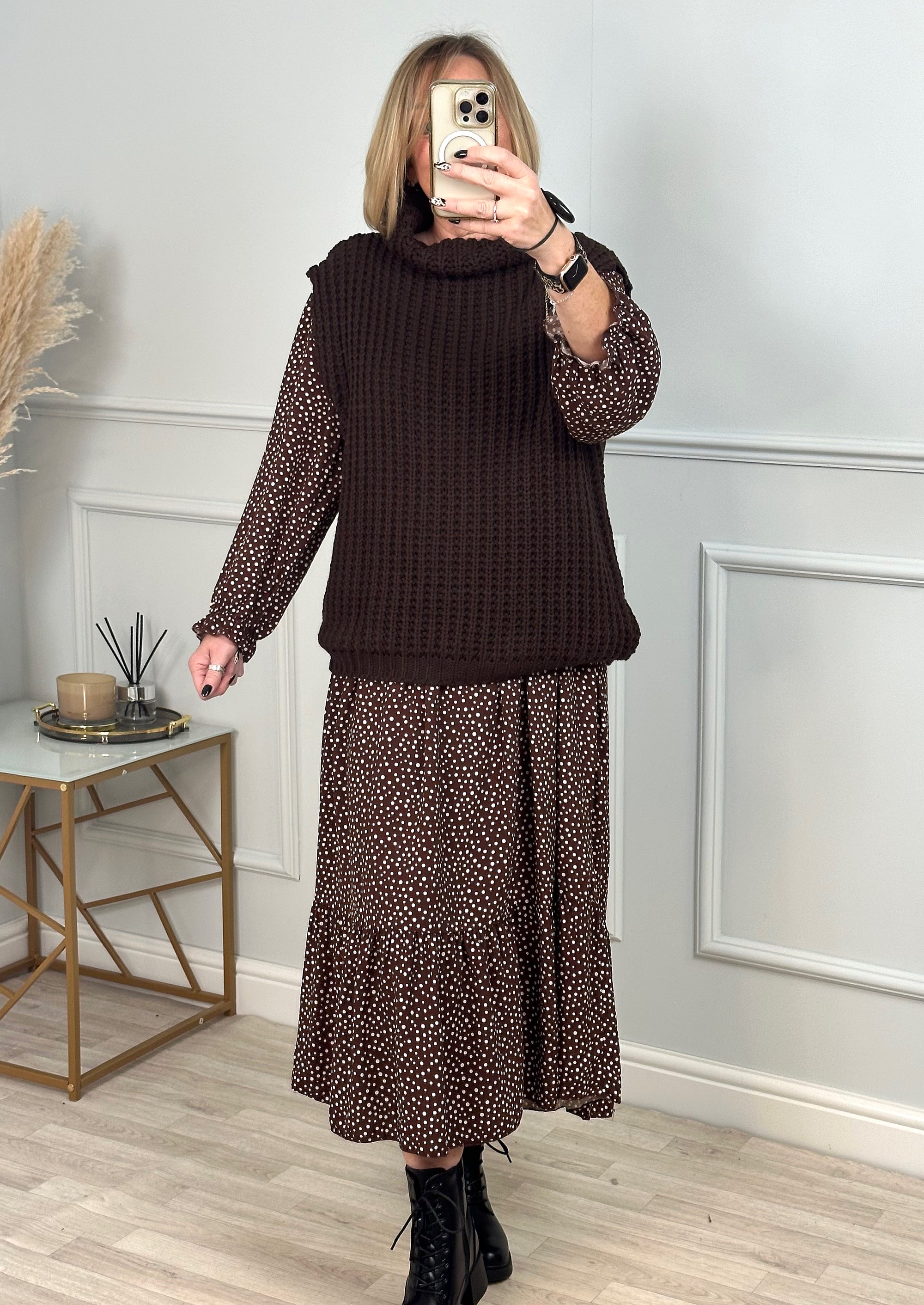 Leyla Sheered Polka Dress 10-16 Chocolate - Susie's Boutique